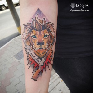 tatuaje-color-brazo-leon-logia-barcelona-gianluca-modesti 